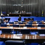 Sem votos, líder do governo suspende votação do DPVAT