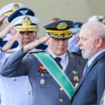 Dia do Exército: ao lado de Lula, chefe do Exército fala em defender ideais democráticos