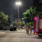 Bandidos incendeiam dois ônibus em Porto Alegre a 100 metros do Palácio da Polícia