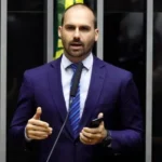 Diretor da PF diz que não há elementos para indiciar Eduardo e Michelle Bolsonaro