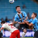 Com gols no final, Grêmio e Bragantino empatam na Arena pelo Brasileirão