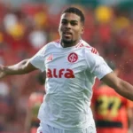 Vitinho ou Gustavo Prado: única dúvida do Inter para encarar o Flu
