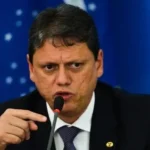 Tarcísio critica Lula e vê centro e direita unidos em 2026