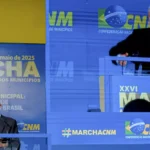 Após receber vaias, Lula diz que atende a todos os prefeitos, não importa o partido