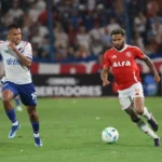 No Uruguai, Inter vence o Nacional por 2 a 0 e se mantém vivo na Copa Libertadores