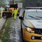 Comando Rodoviário da Brigada Militar orienta a população a evitar deslocamentos durante o feriado devido às chuvas intensas