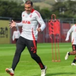 Inter encara o Atlético-MG com time improvisado, mas vislumbra até seis retornos após o recesso