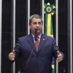 Suplente de Carla Zambelli toma posse na Câmara dos Deputados e lamenta situação da colega do PL