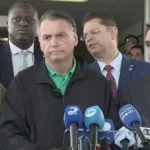 Bolsonaro diz ser inocente e defende permanência do filho Eduardo nos EUA: “Se voltar, está preso”