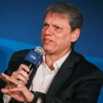 Articulação do Centrão para promover Tarcísio de Freitas como presidenciável irrita ala bolsonarista