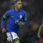 Raphinha e Vinicius Júnior são indicados ao prêmio Bola de Ouro