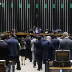 Câmara aprova emenda que protege deputados e senadores de processos criminais