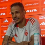 Saída de 11 jogadores na janela alivia a folha do Inter em R$ 2,6 milhões por mês
