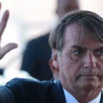 Moraes mantém Bolsonaro em prisão domiciliar com tornozeleira