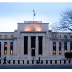 Banco Central norte-americano mantém juros e sinaliza preocupação com inflação persistente