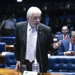 Líder do governo no Senado, Jaques Wagner é alvo de operação que investiga fraudes do Banco Master