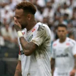 Neymar terá reunião com Santos após férias e permanência é incerta