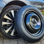 Projeto de lei quer proibir estepe fino em carros novos no Brasil